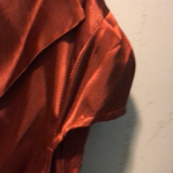 Le Chateau, Cap-sleeved satiny blouse - Picture 5 of 7